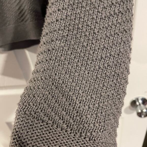 Old Navy grey womens Sweater - Picture 3 of 5